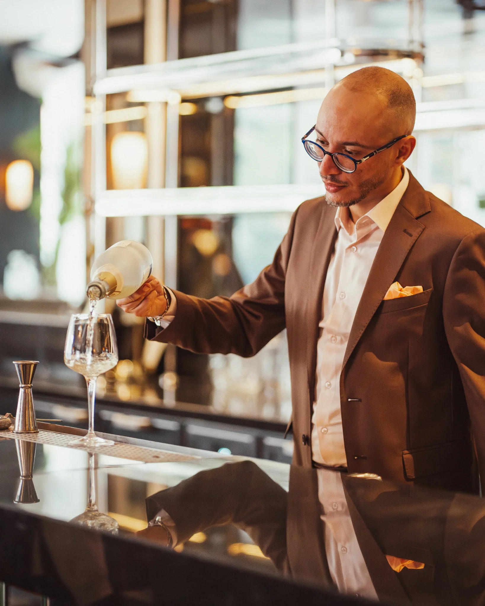 Oussama Ezzanassi, Bar manager à la Villa Chakamani, à Marrakech